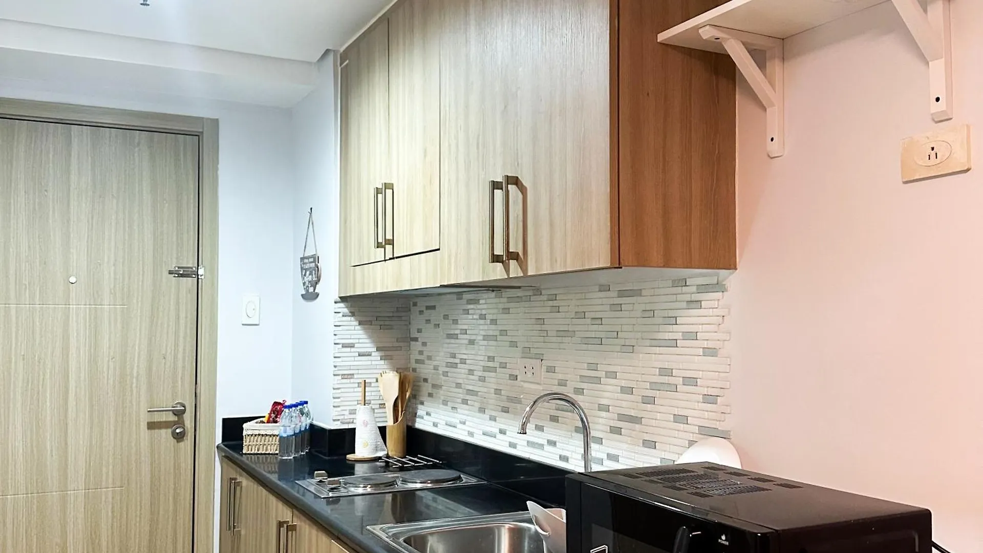 Crizzy'S Hub Crizel At Shore Residences Manila Apartment