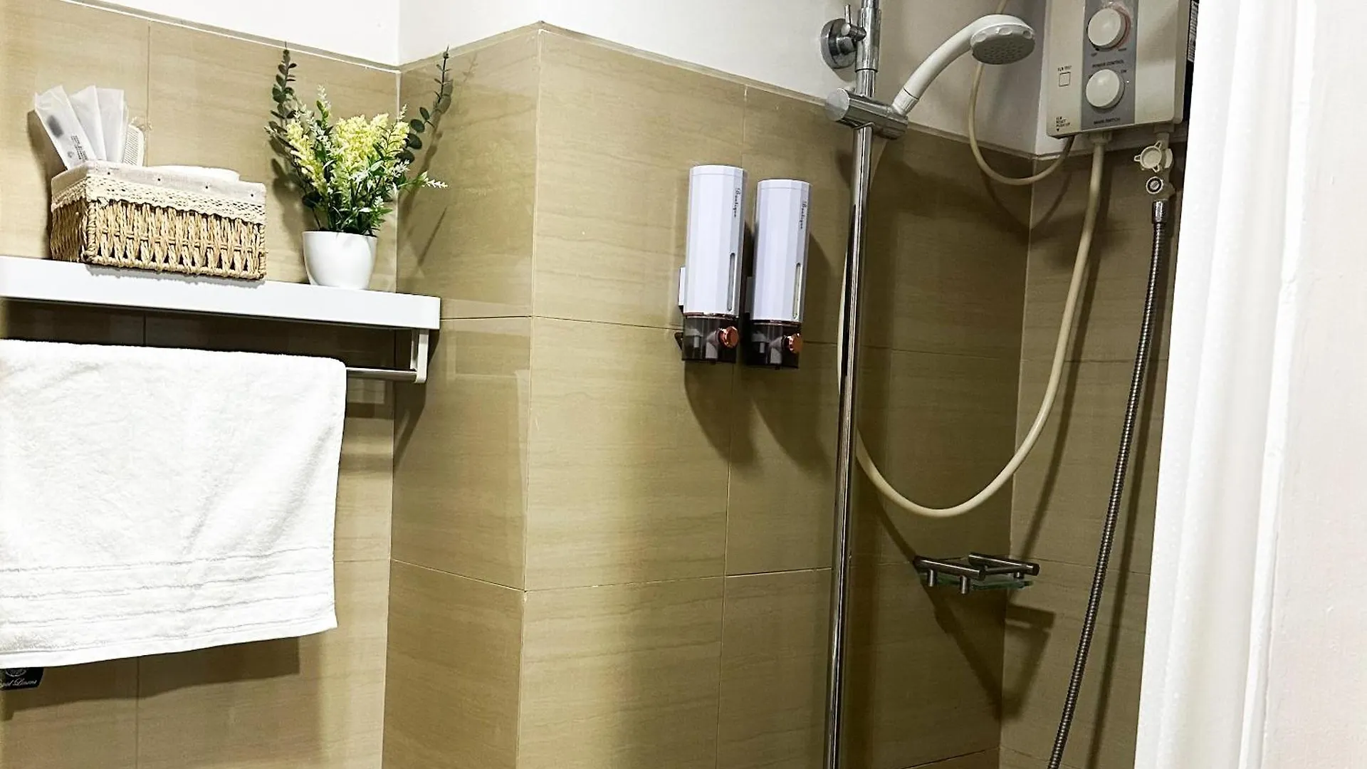 Crizzy'S Hub Crizel At Shore Residences Manila Apartment